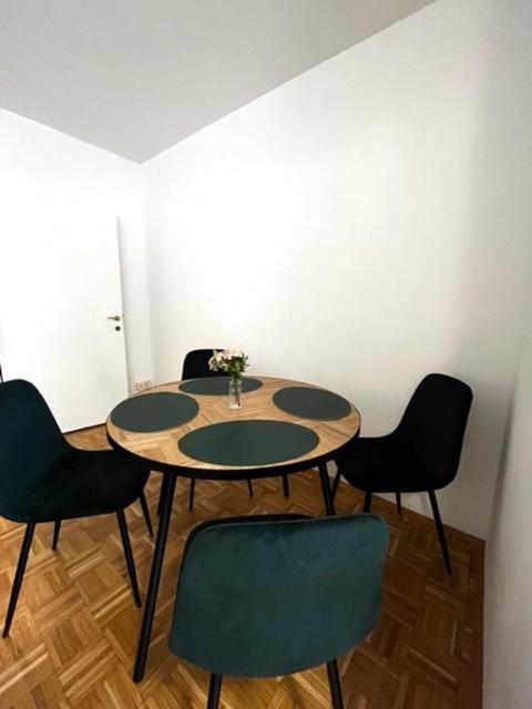 Ganze Ferienwohnung In Top Lage Mit Loggia Klagenfurt am Wörthersee Exterior foto